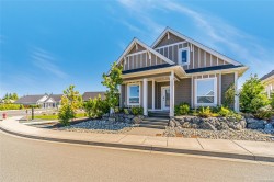 739 Briarwood Dr Parksville, BC V9P 2P9