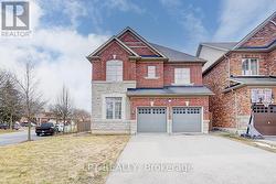 116 DUNLOP STREET Richmond Hill, ON L4C 0X1