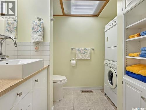 8 275 Alpine Crescent, Swift Current, SK - Indoor Photo Showing Laundry Room
