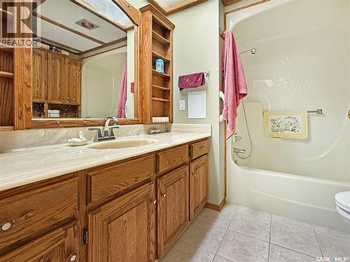 8 275 Alpine Crescent, Swift Current, SK - Indoor Photo Showing Bathroom