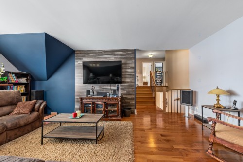 Salon - 329 Rue Daudelin, Farnham, QC - Indoor Photo Showing Living Room
