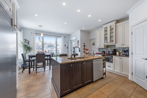 Cuisine - 329 Rue Daudelin, Farnham, QC - Indoor Photo Showing Kitchen With Double Sink