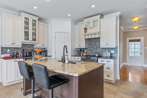 Cuisine - 329 Rue Daudelin, Farnham, QC - Indoor Photo Showing Kitchen With Double Sink