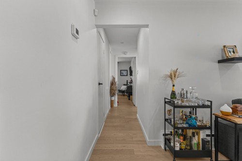 Hall d'entrée/Vestibule - 104-103 Rue Angora, Dollard-Des-Ormeaux, QC - Indoor Photo Showing Other Room