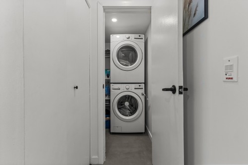 Salle de lavage - 104-103 Rue Angora, Dollard-Des-Ormeaux, QC - Indoor Photo Showing Laundry Room