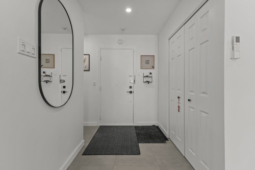 Hall d'entrée/Vestibule - 104-103 Rue Angora, Dollard-Des-Ormeaux, QC - Indoor Photo Showing Other Room