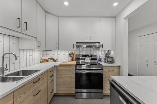 Cuisine - 104-103 Rue Angora, Dollard-Des-Ormeaux, QC - Indoor Photo Showing Kitchen With Double Sink