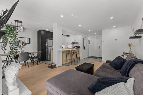 Salon - 104-103 Rue Angora, Dollard-Des-Ormeaux, QC - Indoor Photo Showing Living Room