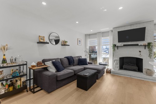 Salon - 104-103 Rue Angora, Dollard-Des-Ormeaux, QC - Indoor Photo Showing Living Room With Fireplace