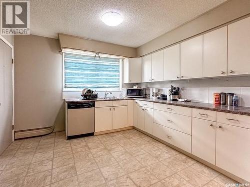 395 6Th Avenue Se, Swift Current, SK - Indoor Photo Showing Kitchen