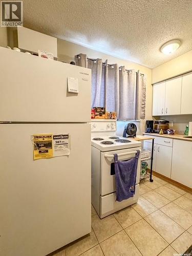 395 6Th Avenue Se, Swift Current, SK - Indoor Photo Showing Kitchen