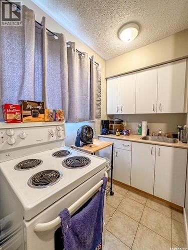 395 6Th Avenue Se, Swift Current, SK - Indoor Photo Showing Kitchen