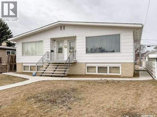 216 15Th Avenue Ne, Swift Current, SK - Outdoor