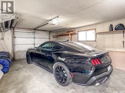 216 15Th Avenue Ne, Swift Current, SK - Indoor Photo Showing Garage
