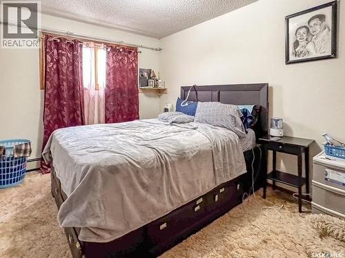 216 15Th Avenue Ne, Swift Current, SK - Indoor Photo Showing Bedroom