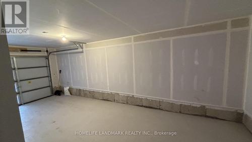 19 Pogie Drive, Welland, ON - Indoor Photo Showing Garage