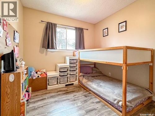 947 & 957 Connaught Drive, Swift Current, SK - Indoor Photo Showing Other Room