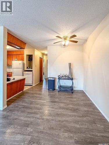 947 & 957 Connaught Drive, Swift Current, SK - Indoor Photo Showing Kitchen