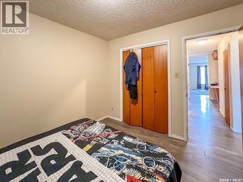 947 & 957 Connaught Drive, Swift Current, SK - Indoor Photo Showing Bedroom