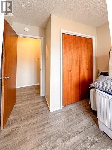 947 & 957 Connaught Drive, Swift Current, SK - Indoor Photo Showing Bedroom