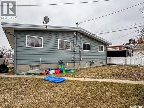 947 & 957 Connaught Drive, Swift Current, SK - Outdoor