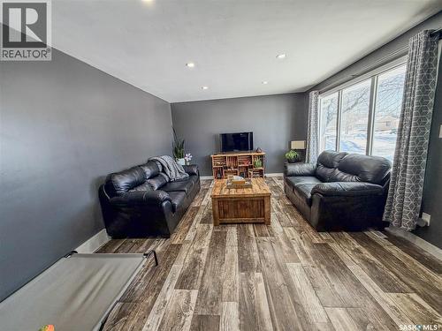 210 Wells Avenue E, Langenburg, SK - Indoor Photo Showing Living Room
