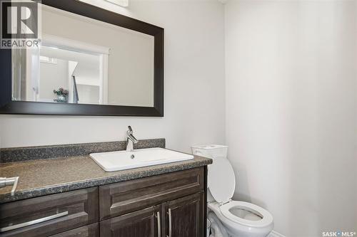 215 Wyant Lane, Saskatoon, SK - Indoor Photo Showing Bathroom