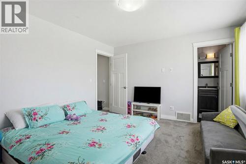 215 Wyant Lane, Saskatoon, SK - Indoor Photo Showing Bedroom