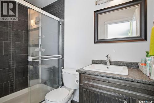 215 Wyant Lane, Saskatoon, SK - Indoor Photo Showing Bathroom