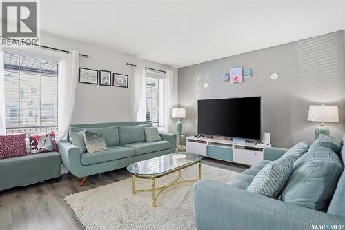 215 Wyant Lane, Saskatoon, SK - Indoor Photo Showing Living Room