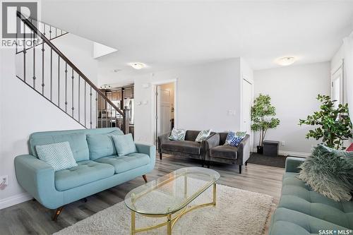 215 Wyant Lane, Saskatoon, SK - Indoor Photo Showing Living Room
