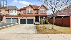 7 YELLOW AVENS BOULEVARD  Brampton, ON L6R 0K5