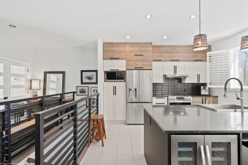 Kitchen - 275 Rue Des Grands-Pics, Saint-Colomban, QC - Indoor Photo Showing Kitchen With Upgraded Kitchen