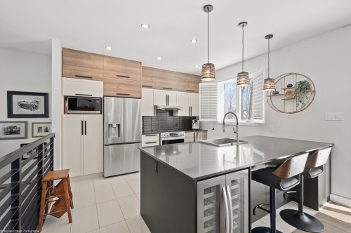 Kitchen - 275 Rue Des Grands-Pics, Saint-Colomban, QC - Indoor Photo Showing Kitchen With Upgraded Kitchen