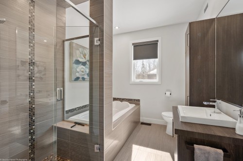 Bathroom - 275 Rue Des Grands-Pics, Saint-Colomban, QC - Indoor Photo Showing Bathroom