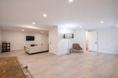 Game Room - 275 Rue Des Grands-Pics, Saint-Colomban, QC - Indoor