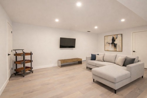 Family Room - 275 Rue Des Grands-Pics, Saint-Colomban, QC - Indoor