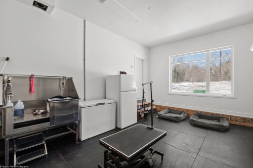 Workshop - 275 Rue Des Grands-Pics, Saint-Colomban, QC - Indoor