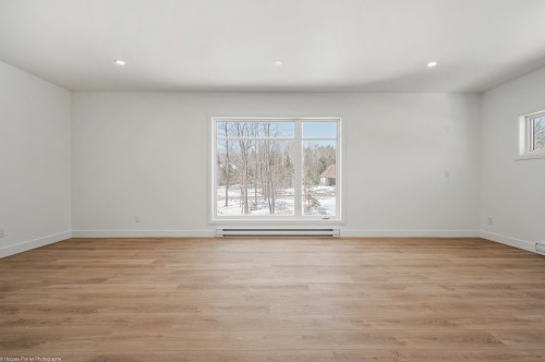 Loft - 275 Rue Des Grands-Pics, Saint-Colomban, QC - Indoor Photo Showing Other Room
