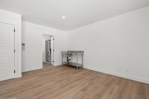 Loft - 275 Rue Des Grands-Pics, Saint-Colomban, QC - Indoor Photo Showing Other Room
