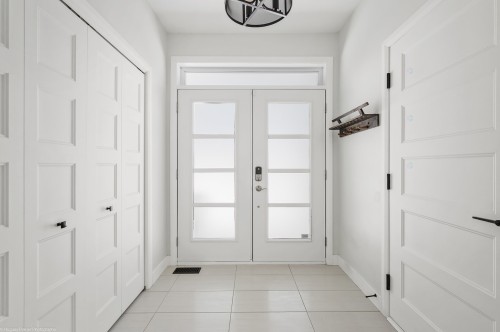 Mud Room - 275 Rue Des Grands-Pics, Saint-Colomban, QC - Indoor Photo Showing Other Room