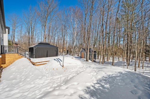Courtyard - 275 Rue Des Grands-Pics, Saint-Colomban, QC - Outdoor