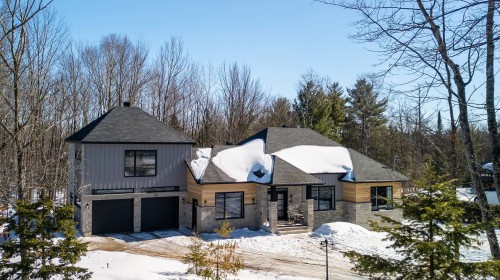 Front of Structure - 275 Rue Des Grands-Pics, Saint-Colomban, QC - Outdoor