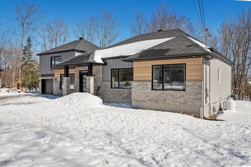 Front of Structure - 275 Rue Des Grands-Pics, Saint-Colomban, QC - Outdoor