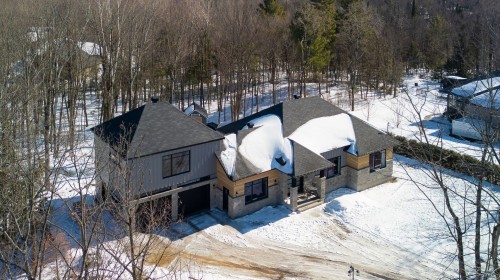 Front of Structure - 275 Rue Des Grands-Pics, Saint-Colomban, QC - Outdoor