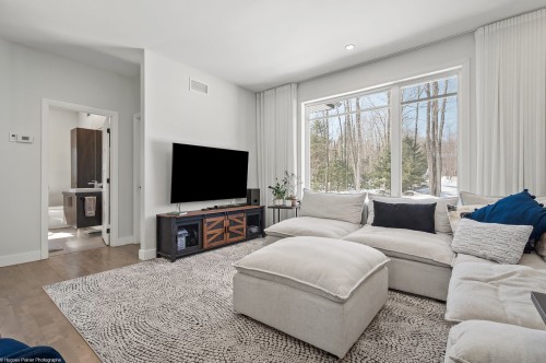Living Room - 275 Rue Des Grands-Pics, Saint-Colomban, QC - Indoor Photo Showing Living Room
