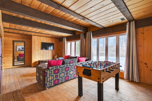 Salle familiale - 5 Ch. D'Azur, Val-Des-Lacs, QC 