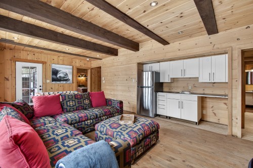 Salle familiale - 5 Ch. D'Azur, Val-Des-Lacs, QC 