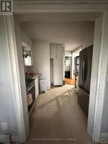 85 Maple Avenue, Barrie, ON - Indoor Photo Showing Kitchen