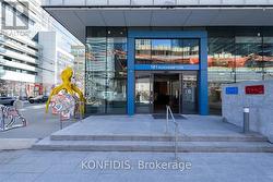 732 - 161 ROEHAMPTON AVENUE Toronto, ON M4P 0C8